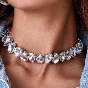 New Stunning Silver Teardrop Crystal Necklace